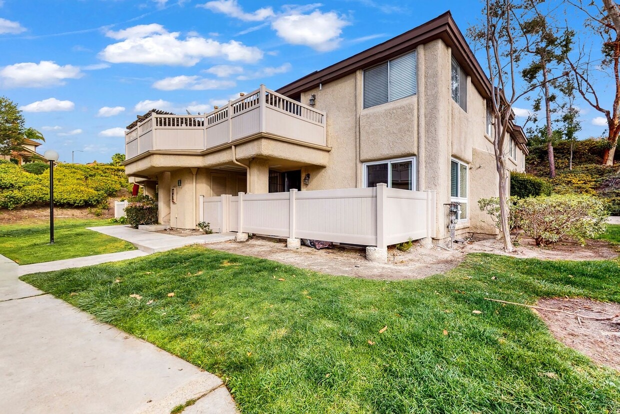 Primary Photo - Great 2 Bedroom / 1 Bathroom Main-Level Un...