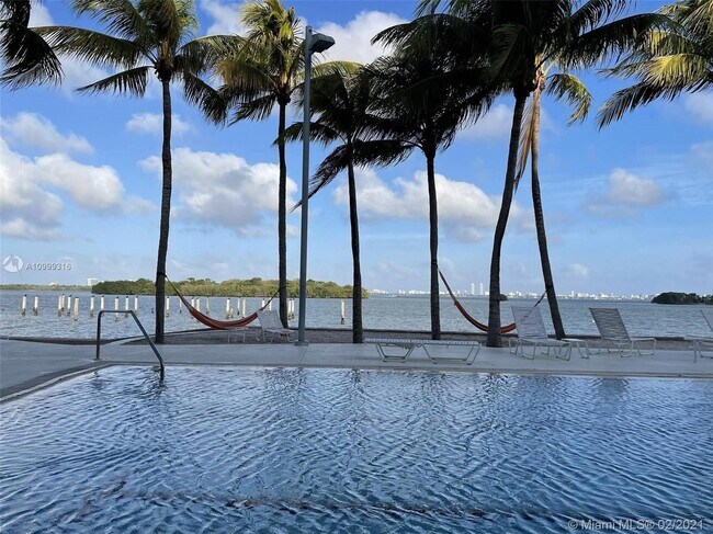 Foto del edificio - 750 NE 64th St