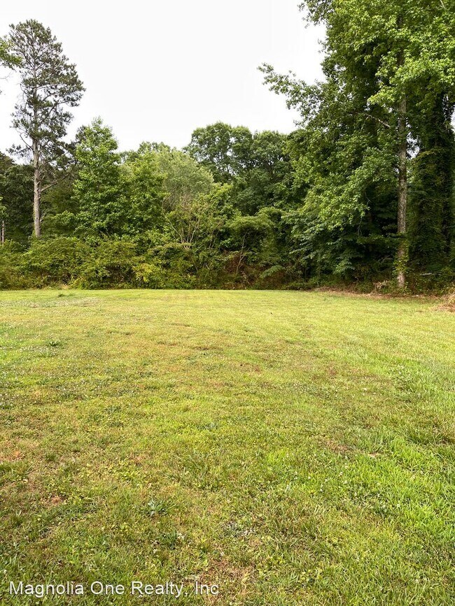 Building Photo - 3 br, 1 bath House - 3681 W. County Line Rd.
