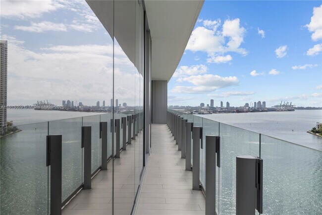 Building Photo - 300 Biscayne Blvd Way