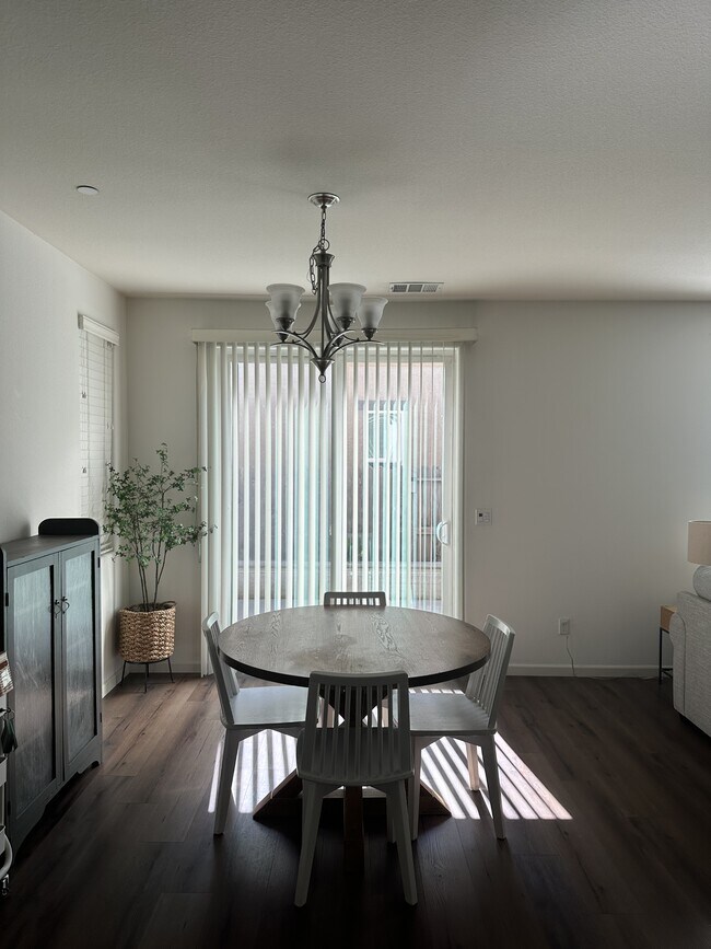 Foto del edificio - 4045 Neapolis Ln