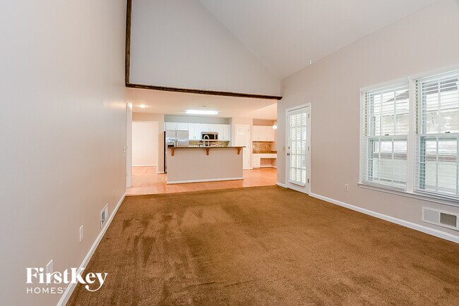 Building Photo - 140 Glen Holly Dr