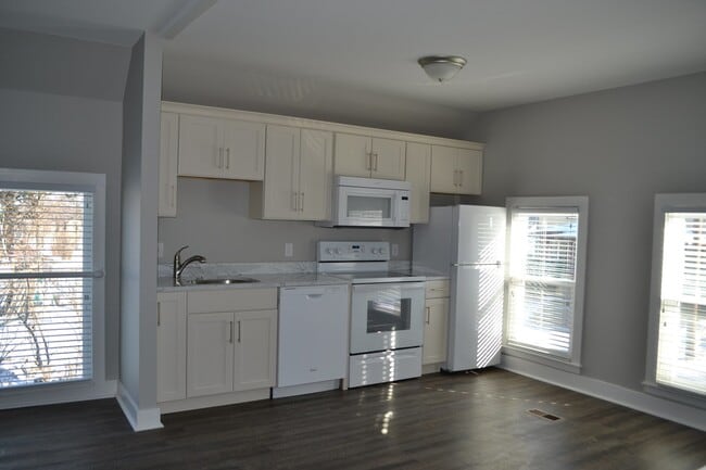 Building Photo - Historic carriage house renovated into a loft apartment! 1 bed 1 bath! Close to downtown