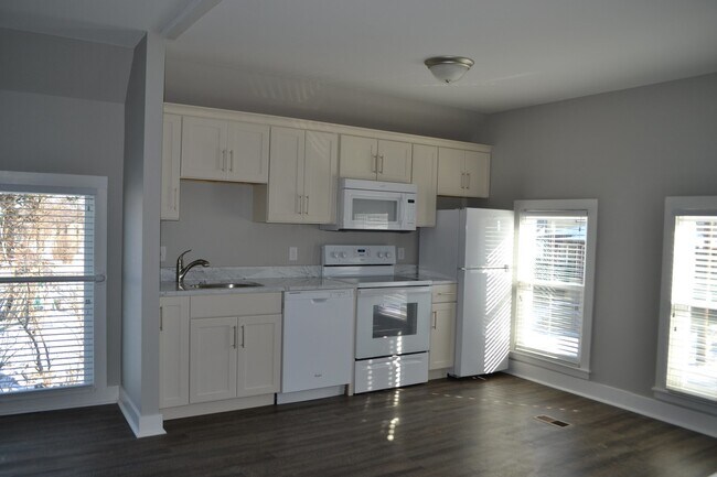 Foto del edificio - Historic carriage house renovated into a loft apartment! 1 bed 1 bath! Close to downtown