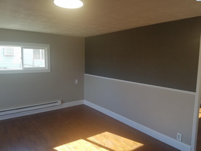 Building Photo - 905 Winslow Ave