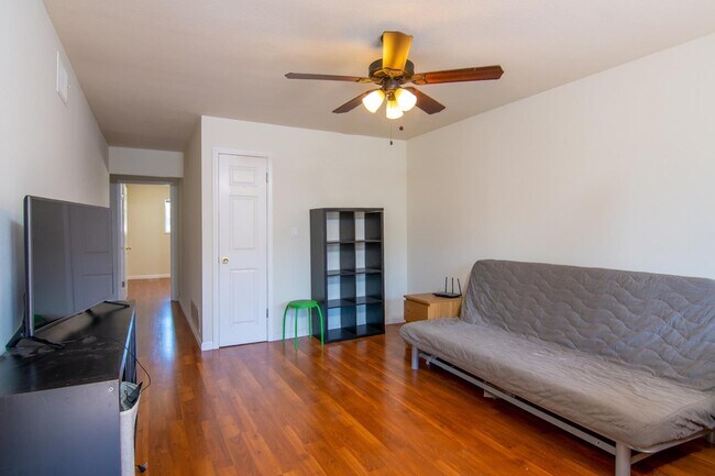 Foto del edificio - 435 Firloch Ave