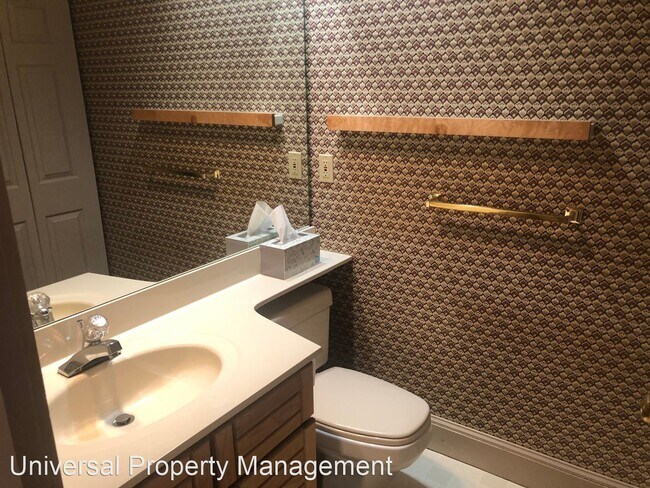 Building Photo - 4 br, 3 bath House - 579 Sagamore Ave #67