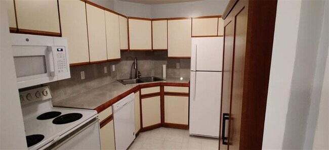 Foto del edificio - 3101 Oakland Shores Dr