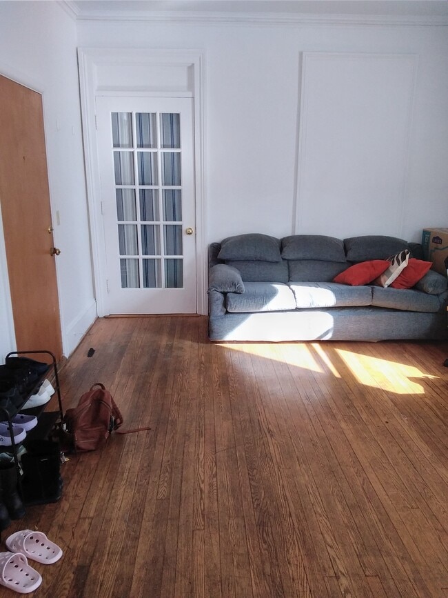 Building Photo - 927 E State St