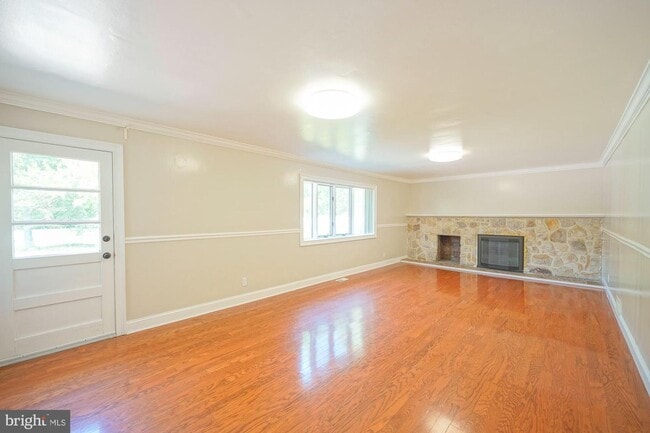 Foto del edificio - 701 Crestbrook Ave