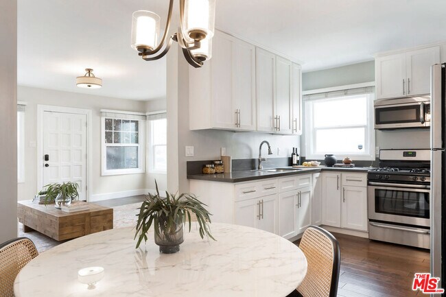 Cocina - 4520 W 11th Pl