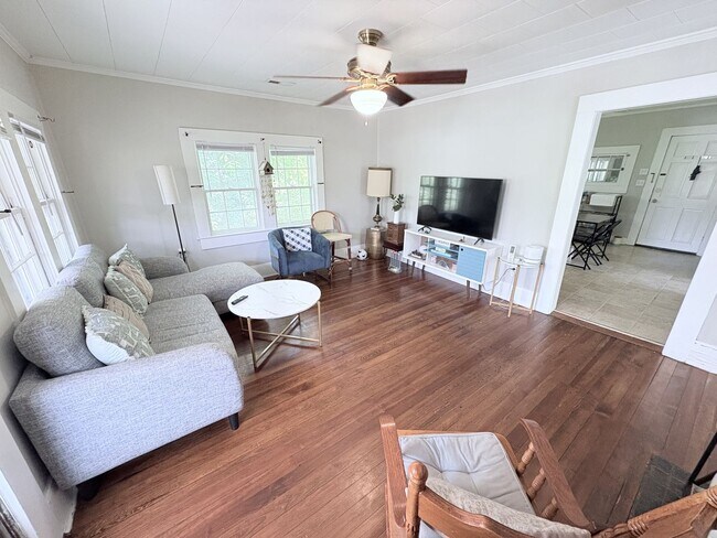 Foto del edificio - 102 Old Central Rd