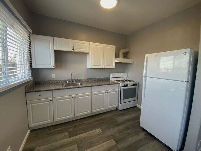Foto del interior - 2044 International Blvd - Sunny Studios an...