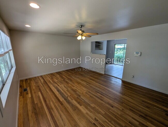 Foto del edificio - 272 Elmdale Dr