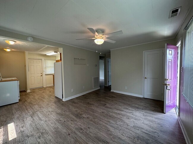 Foto del edificio - 1528 Redwood Dr