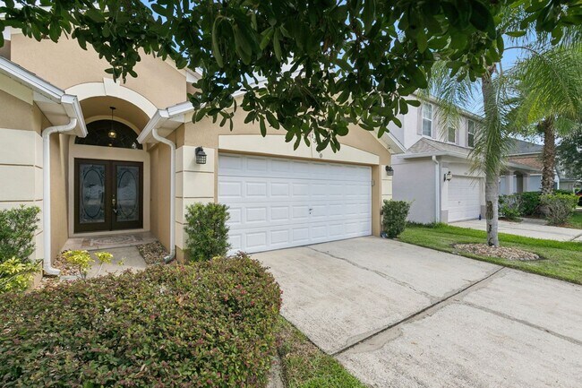 Building Photo - Amazing 3/2/2 Pool House with Solar Panels in Hunters Creek