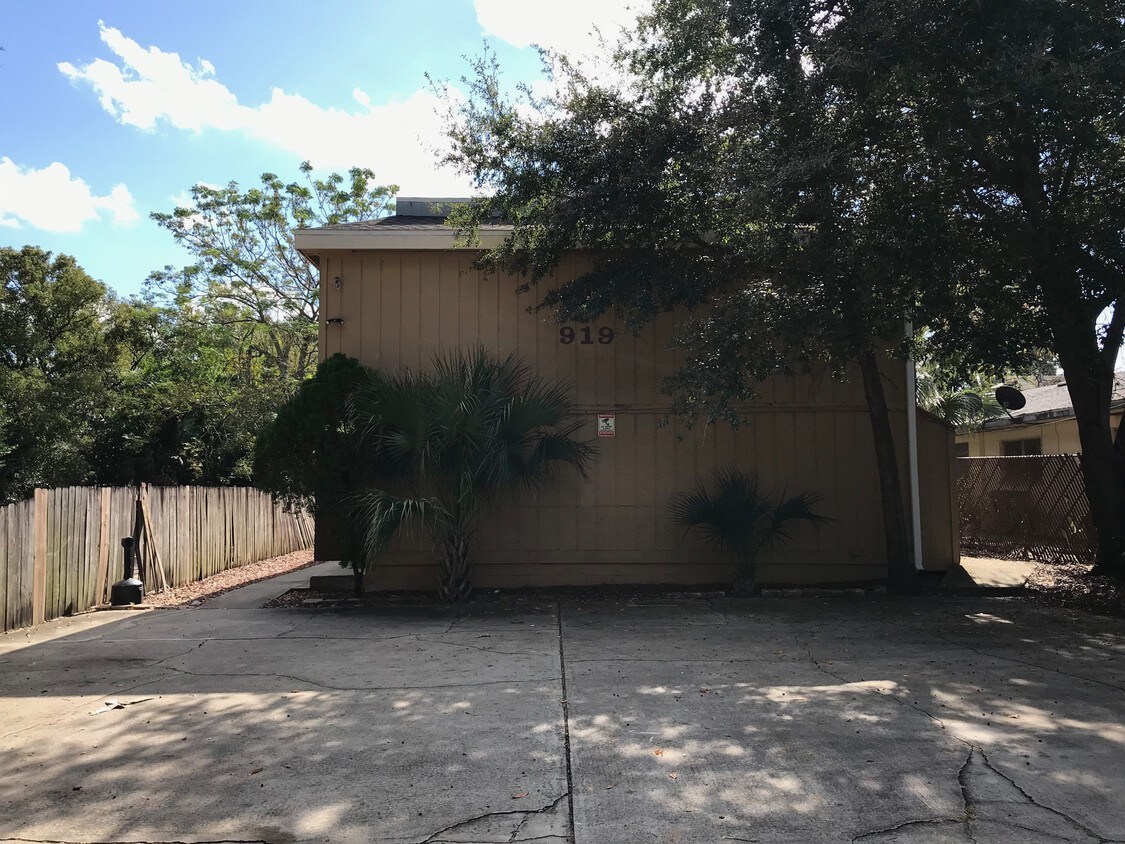 Foto principal - 919 E Orange St