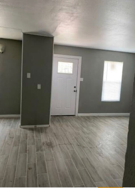 Building Photo - 146 Flair Dr