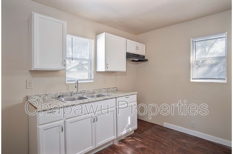 Photo - 526 Cooper A