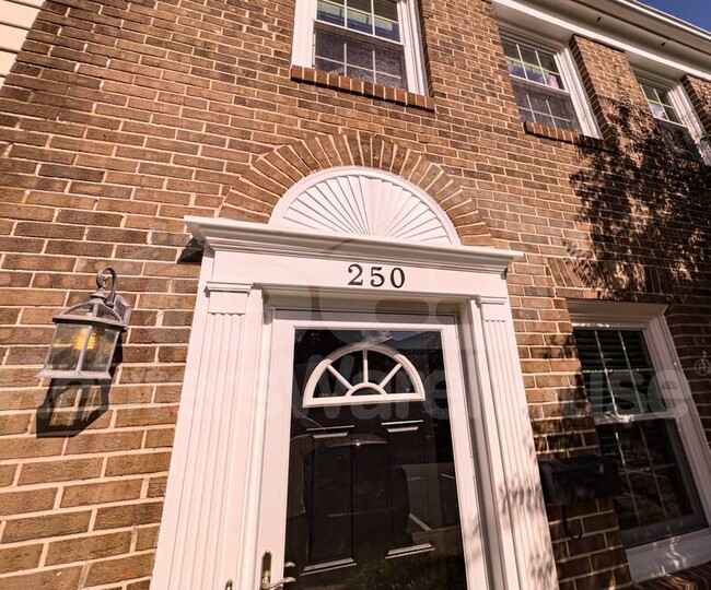 Building Photo - 250 Gold Kettle Dr