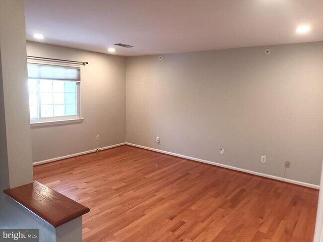 Foto del edificio - 5700 Chapman Mill Dr