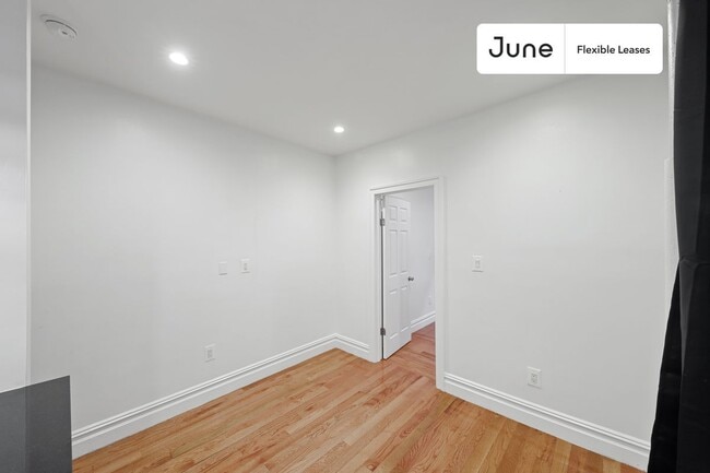 Building Photo - 826 9th Ave