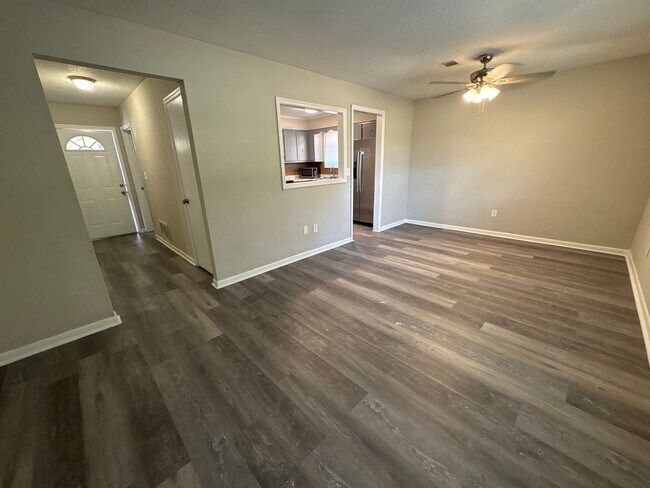 Building Photo - 2941 Rollingwood Dr