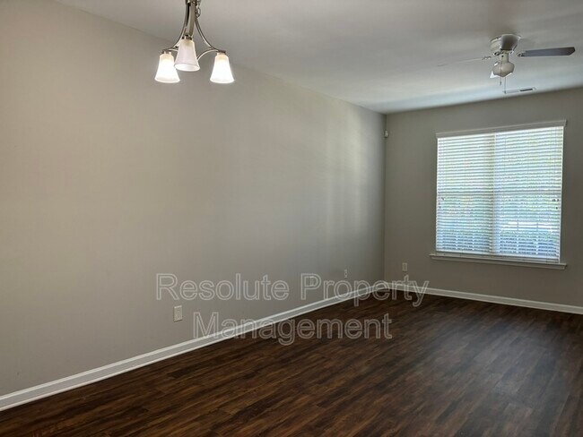 Building Photo - 1005 Hamlet Park Dr