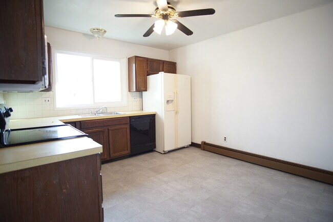 Building Photo - 805 Wind River Dr