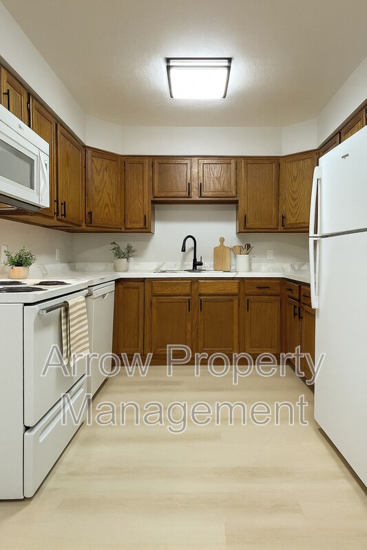 Building Photo - 535 W Saunders Ave