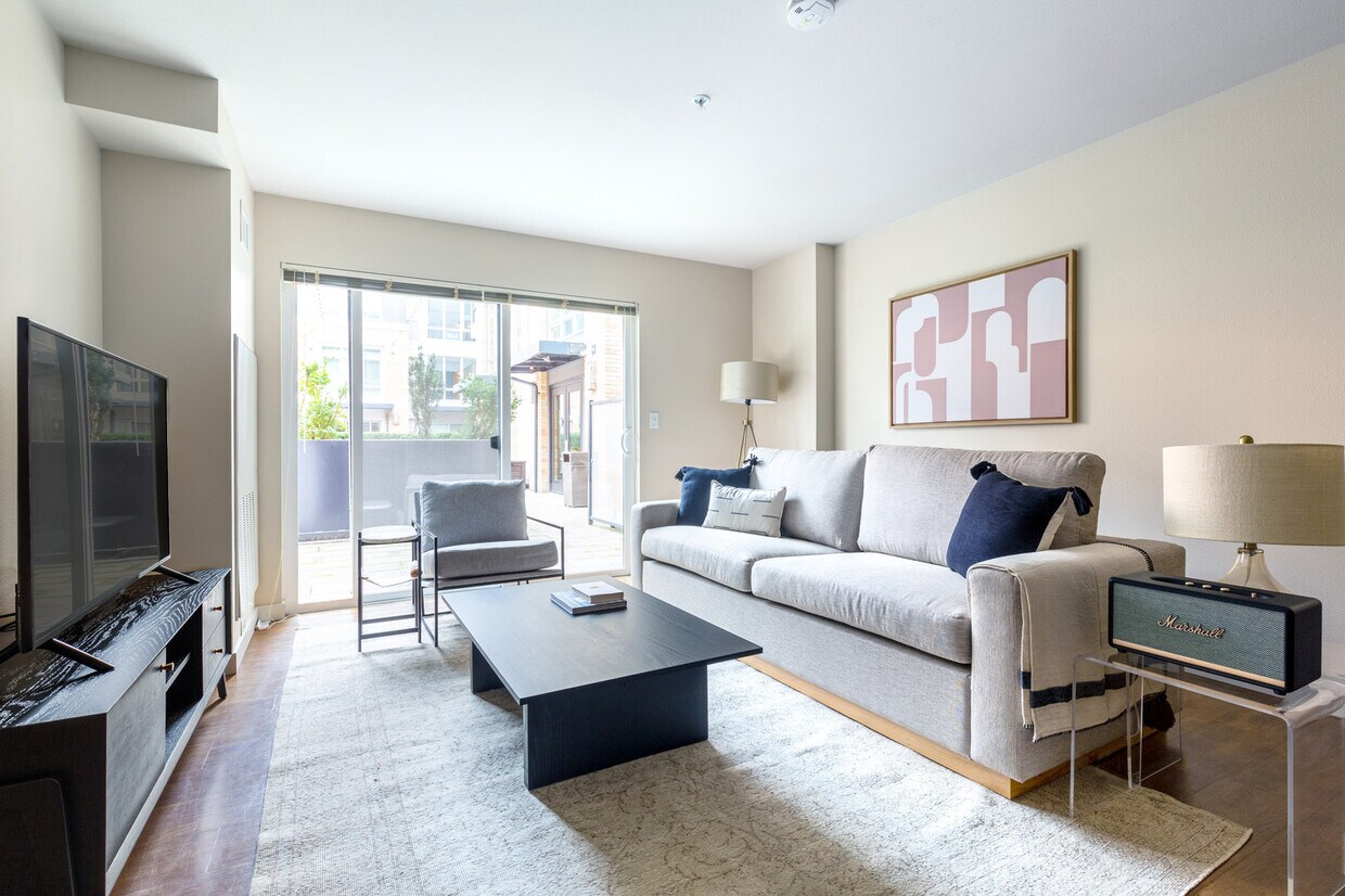 Foto principal - 215 10th Ave E