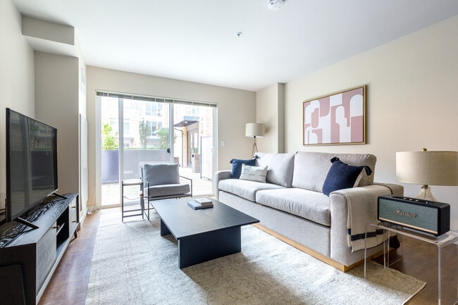 Building Photo - 215 10th Ave E