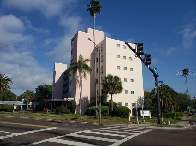 Building Photo - 200 N Betty Ln