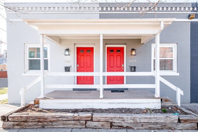 Building Photo - Downtown Denver Delight: Modern 2 Bed, 1 B...