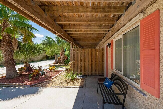 Building Photo - 2770 Loja St