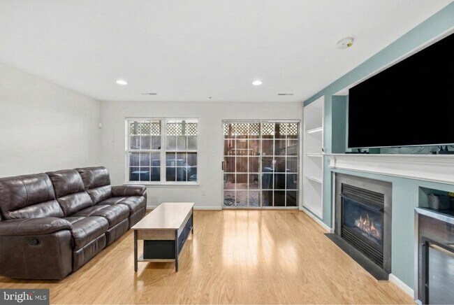 Foto del edificio - 381 Livermore Ln