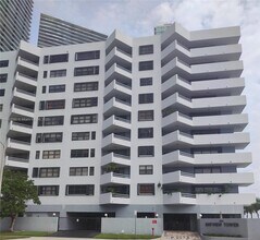 Building Photo - 555 NE 30th St