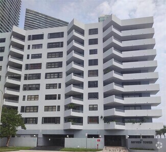 Building Photo - 555 NE 30th St