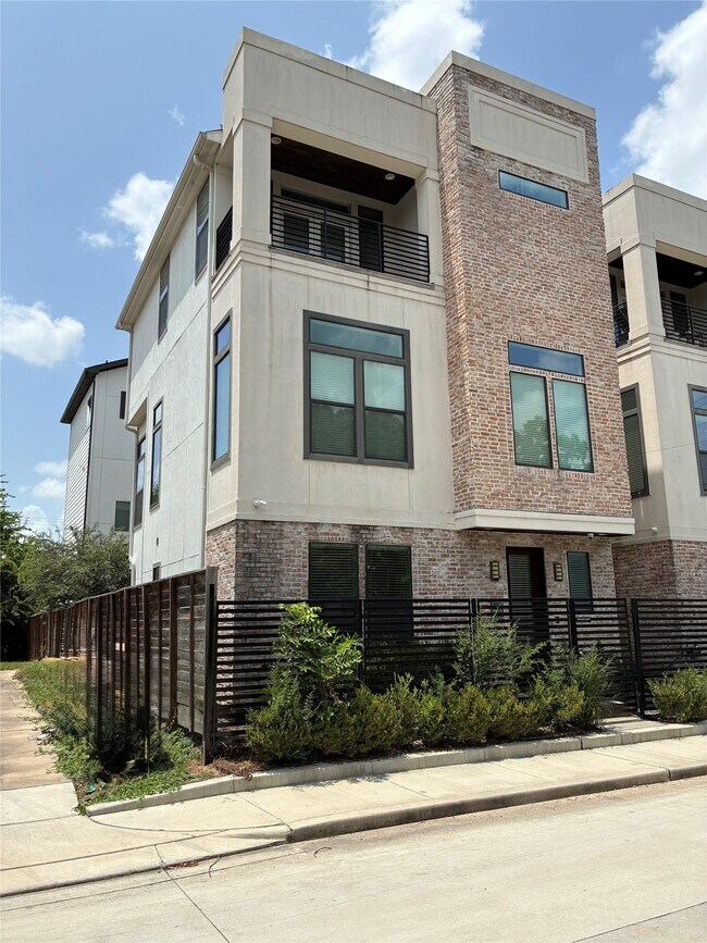 Building Photo - 1503 Robin St