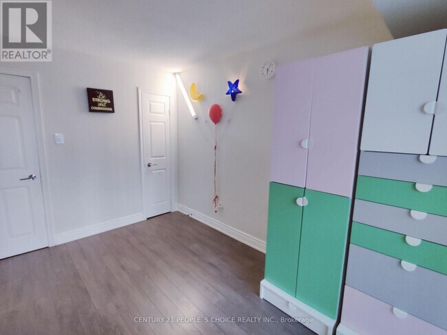 Building Photo - 250 Webb Dr