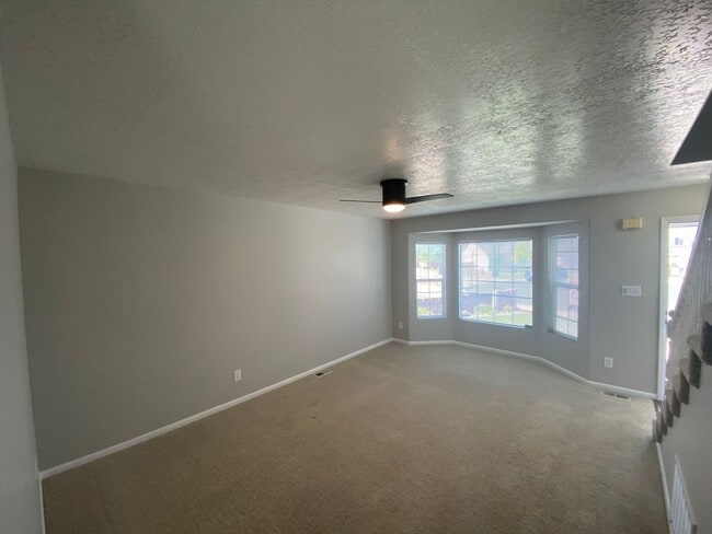 Building Photo - Single Family home - 2 story
