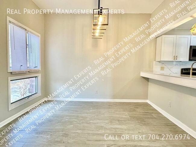 Building Photo - Cozy and inviting 2-bedroom, 2-bathroom home
