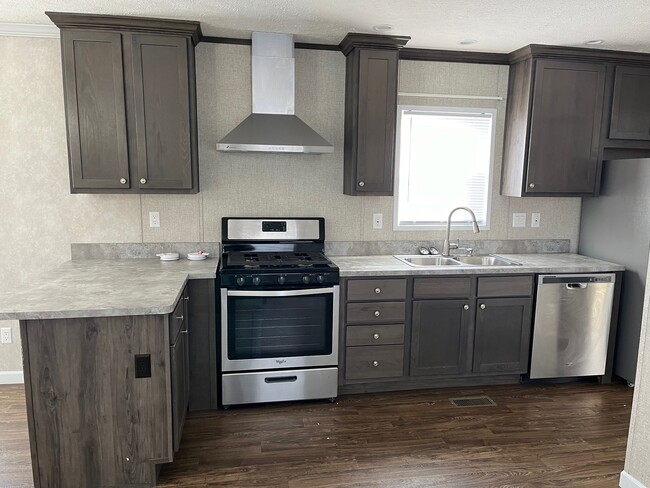 Building Photo - 85 Nettie Ave