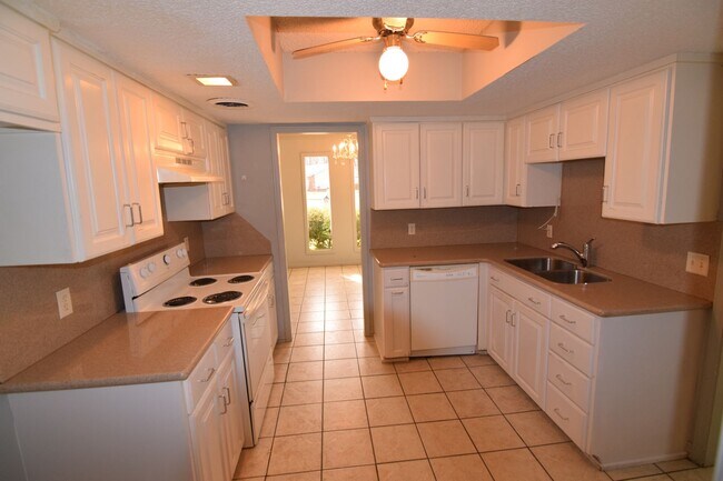 Building Photo - $1,500.00 Move-in-Special