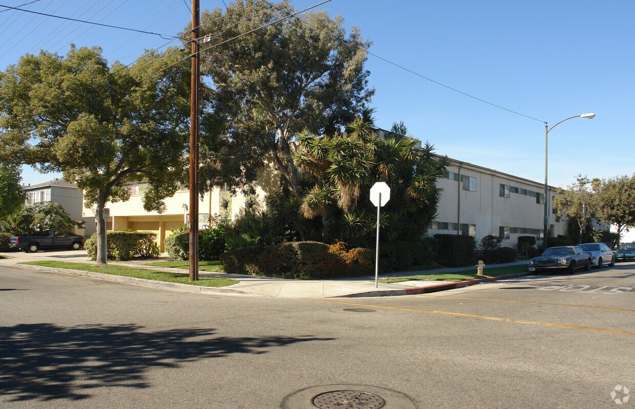 Primary Photo - 431 E Acacia Ave