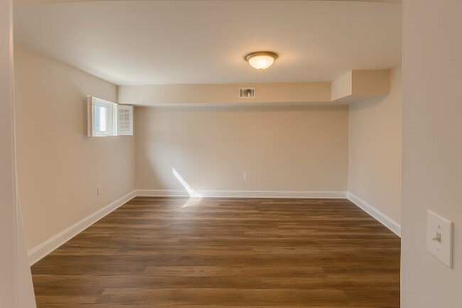 Foto del edificio - 611 Otis Pl NW