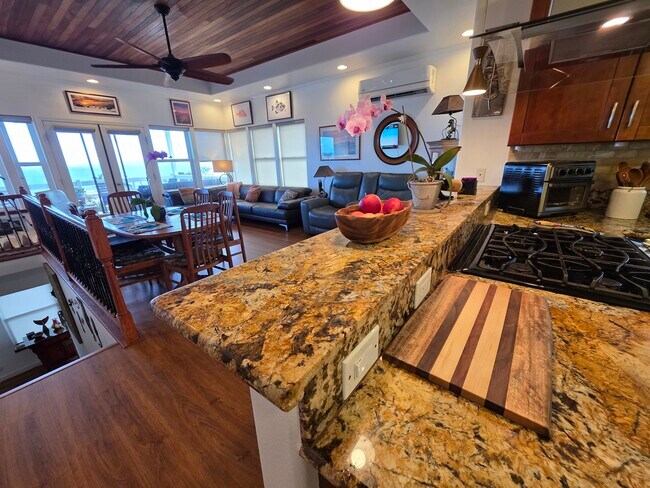 Foto del edificio - 1367 Kakae Pl