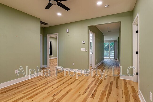 Building Photo - 627 S 284