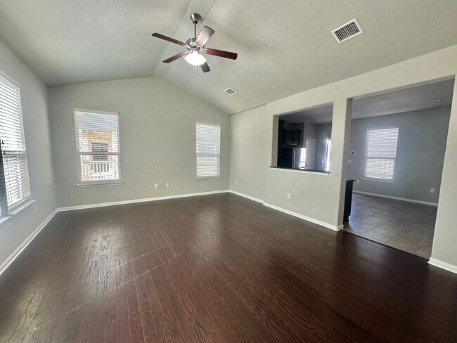 Foto del edificio - NEW MANAGEMENT IN ROUND ROCK TX!!!!!