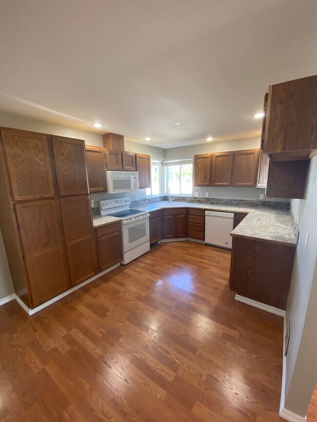 Foto del edificio - Right Around the Corner, Near Everywhere Y...